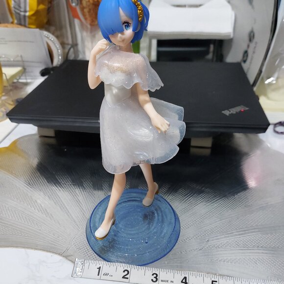 Super Pretty Cute Anime Girl In a Pretty Princess Dress in Gold Toned Gold Heels - Picture 11 of 13